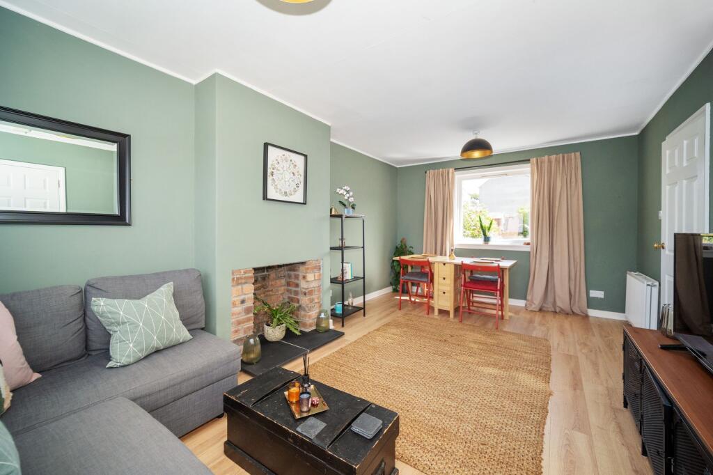 Living Room/Dining
