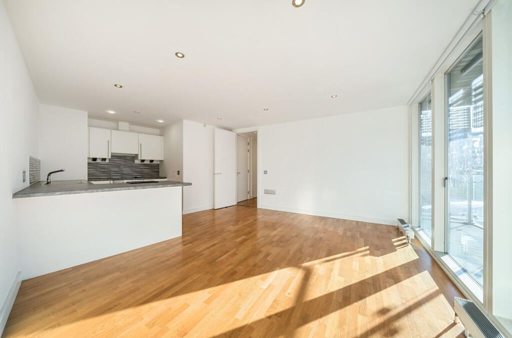 1393745-11-695bc0...