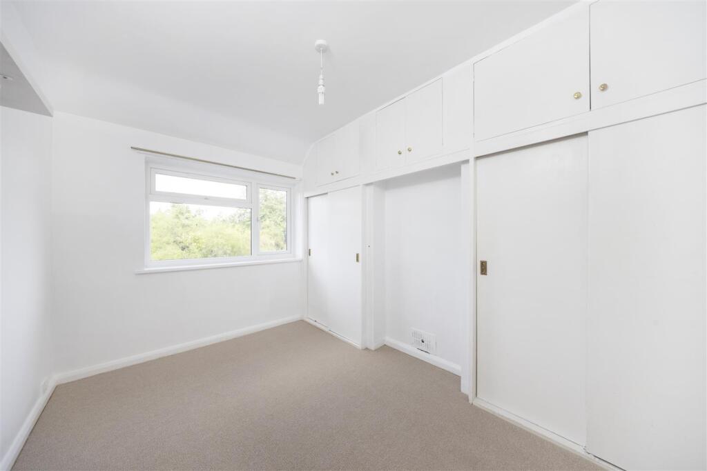 49 Whitemore Road, GU1 1QU-22.jpg
