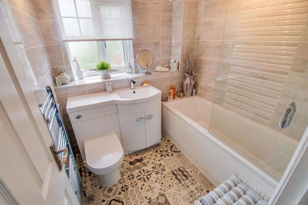BATHROOM/W.C.