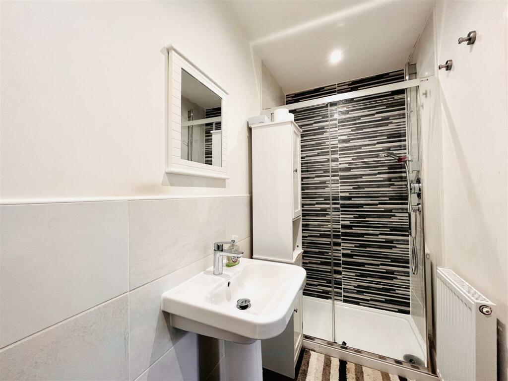 Bed 1 En Suite