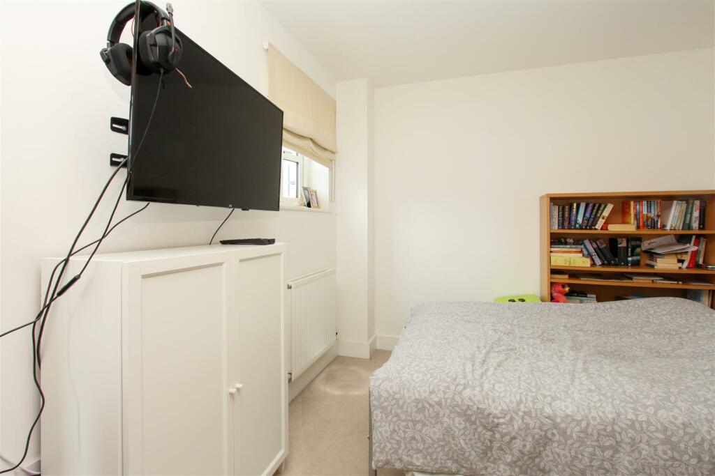 Bedroom 5.jpg