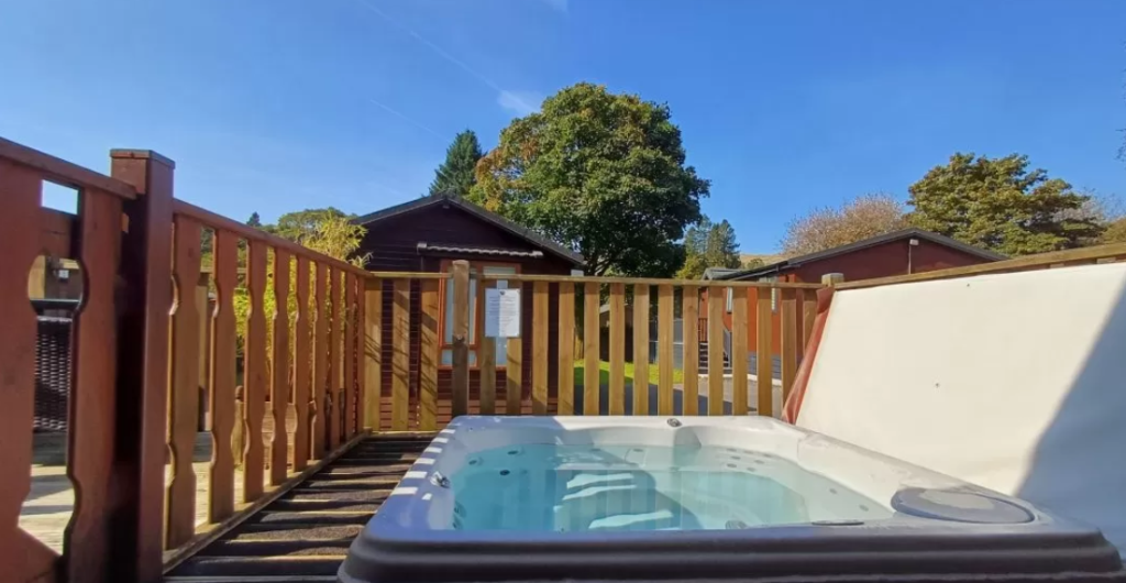 Hot tub 