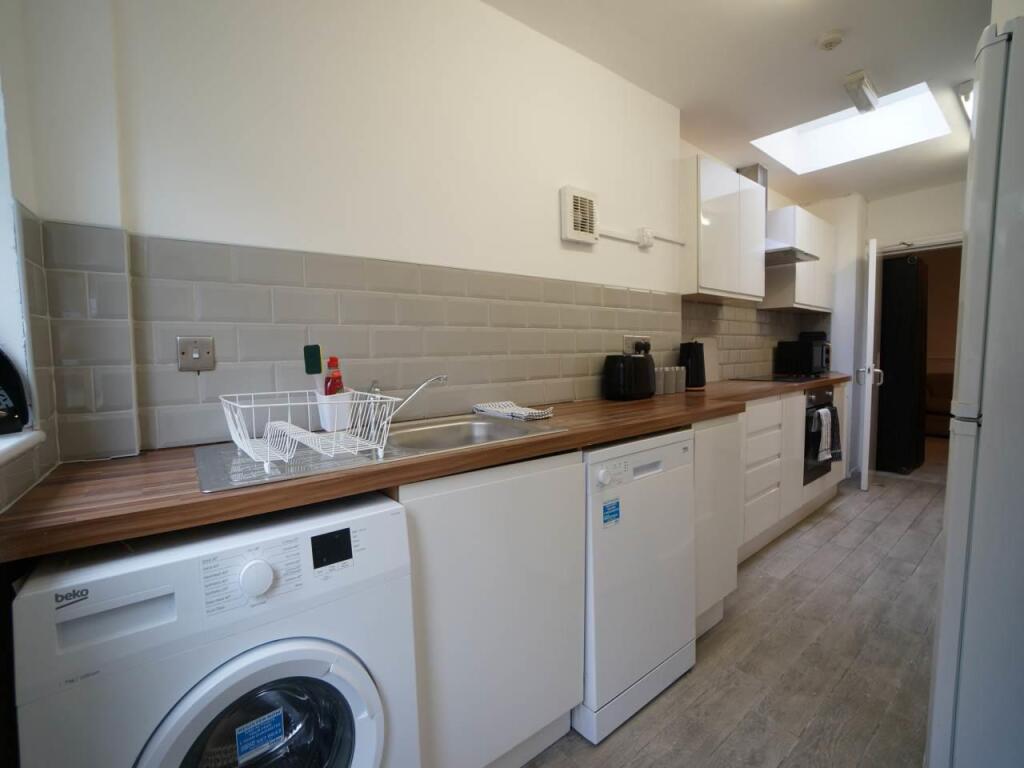 Kitchen 1.JPG