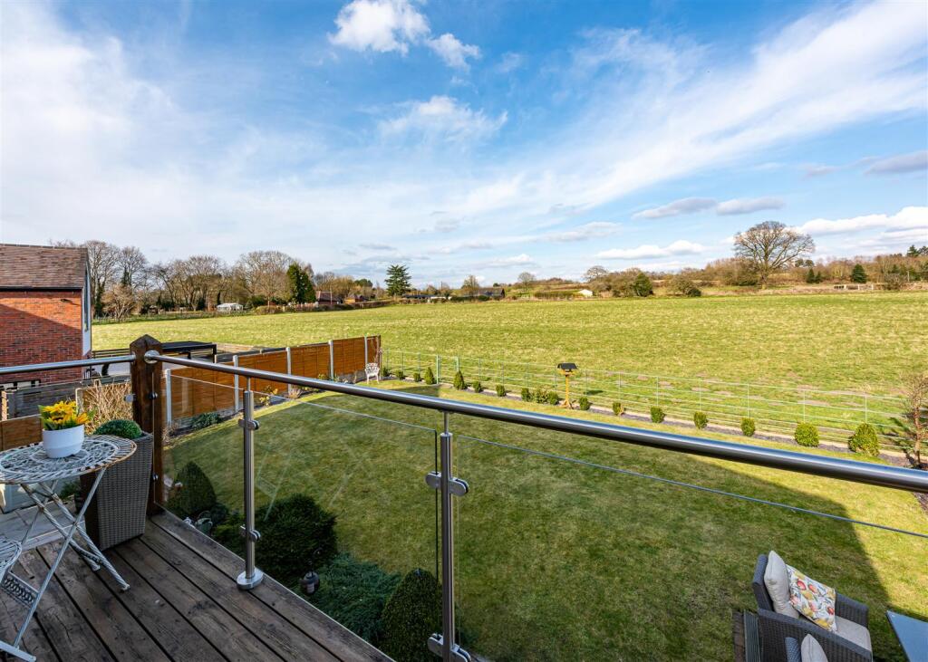 32 Post Office Road-balcony.jpg