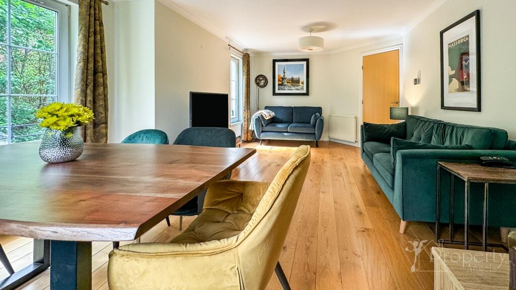 Living/Dining.