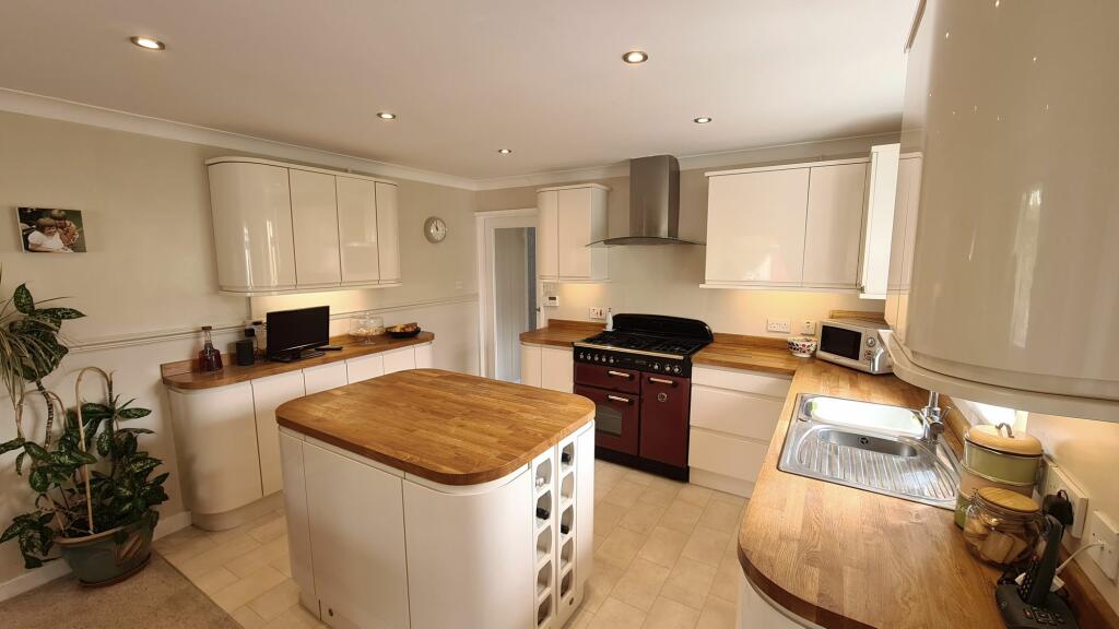 KITCHEN DINING ROOM