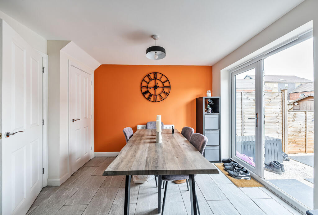 1296405-7-682ccb3...