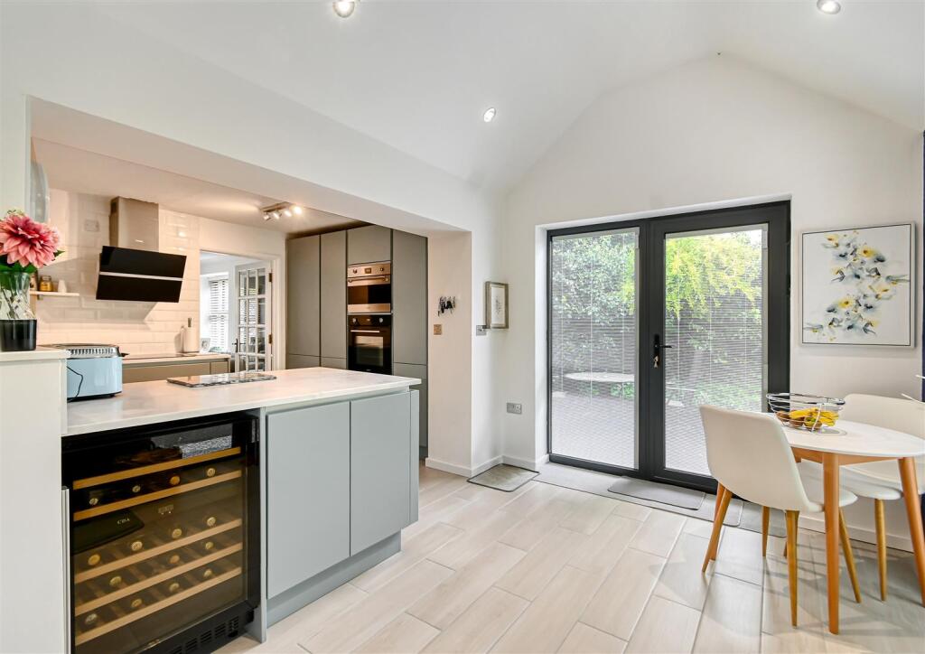 1 Manor House Close-02.jpg