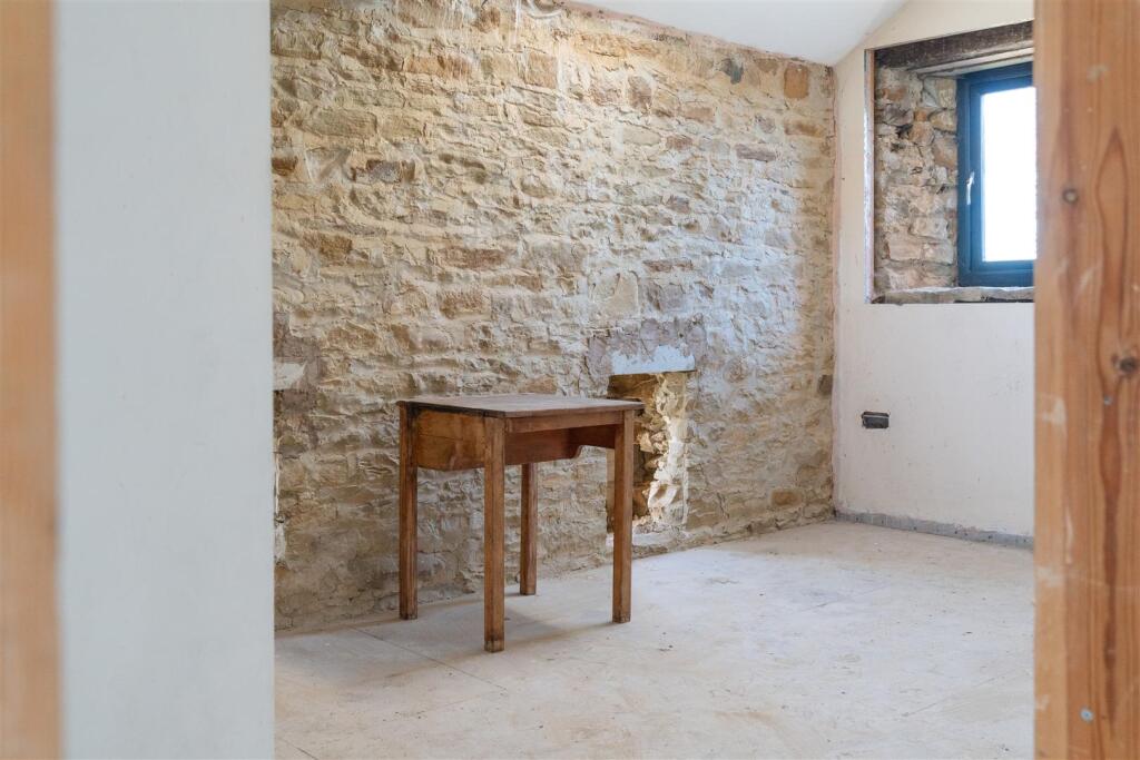Upstairs-4.jpg
