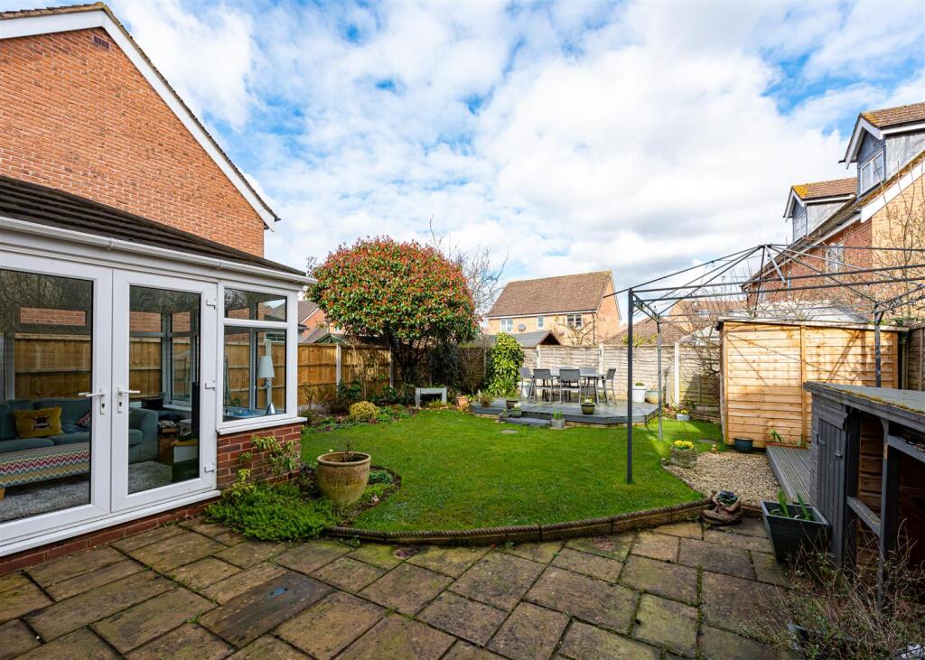 3 Riverside Gardens-garden.jpg