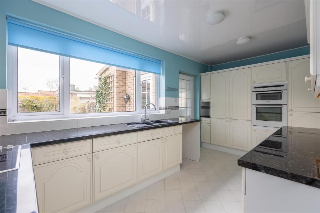 Old Maltongate 47 Kitchen-1.jpg