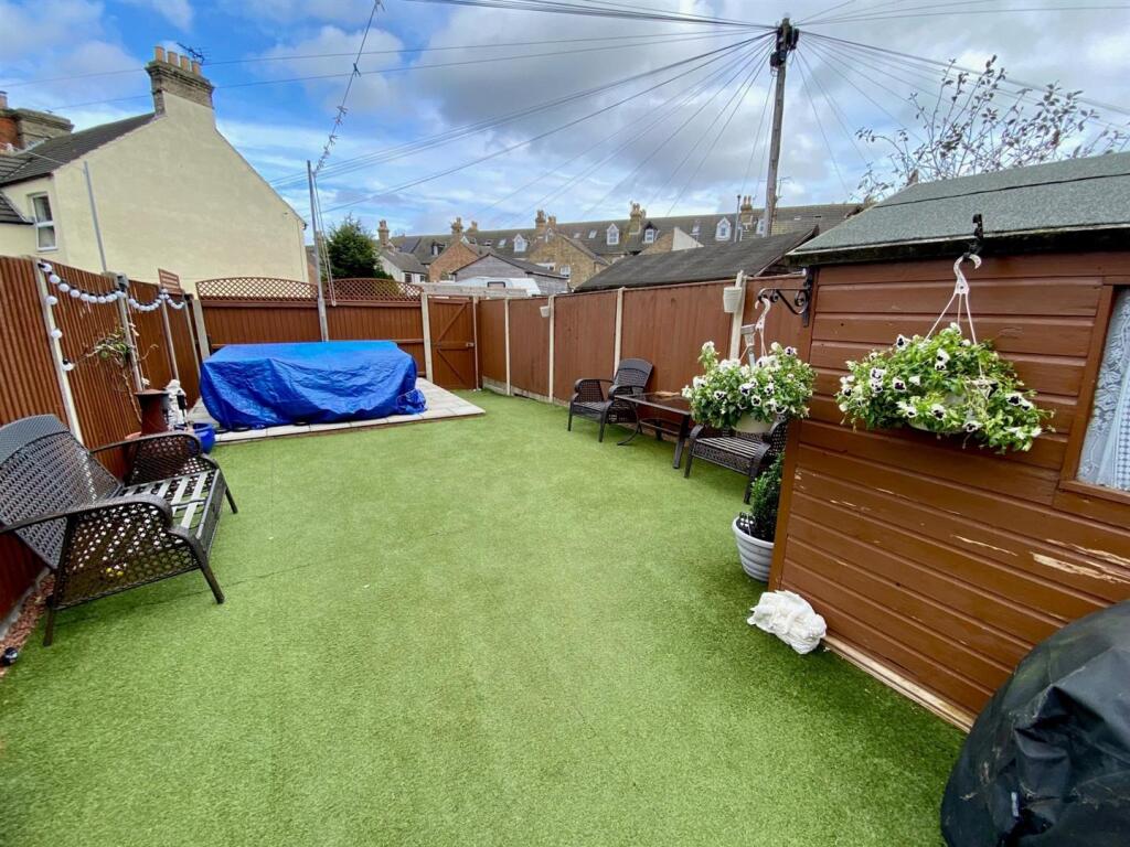GARDEN REAR.jpg