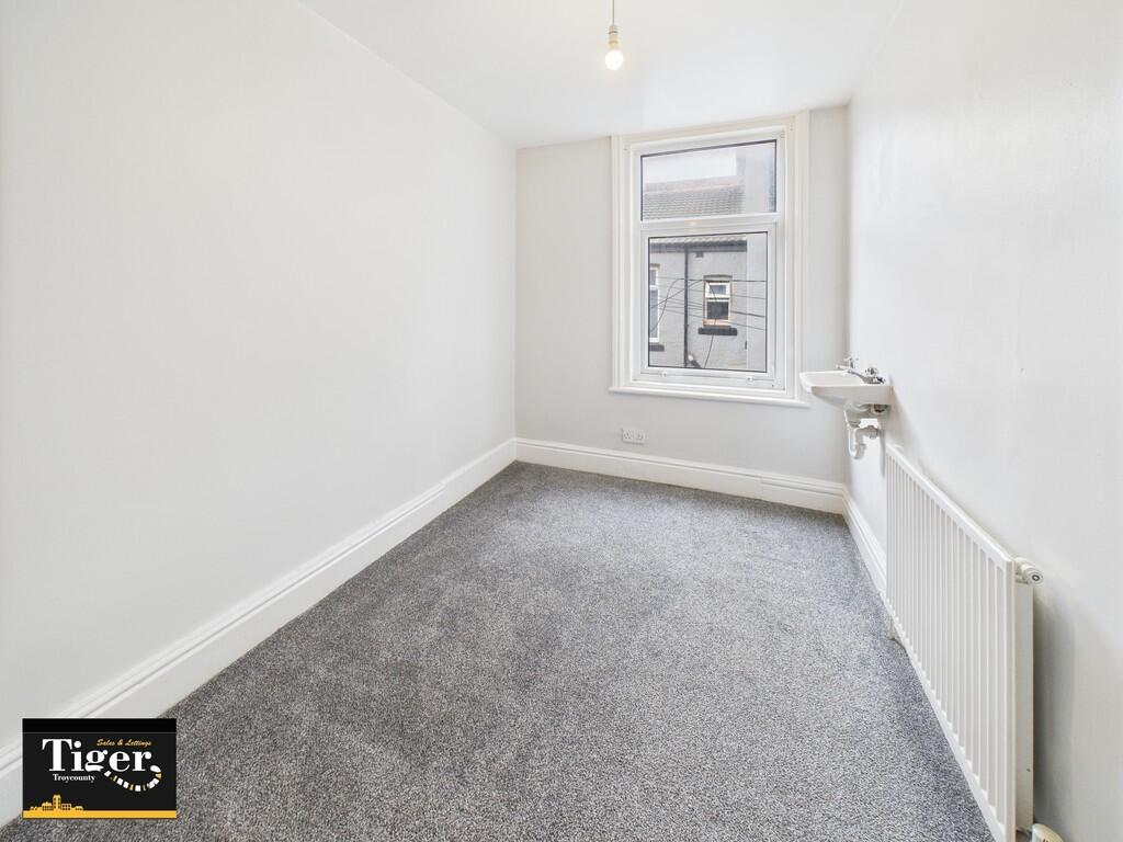 CAM02176G0-PR0656...