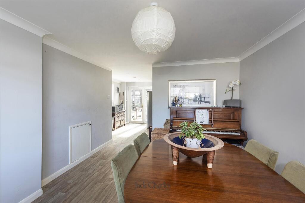 7 Stanley Close, TN12 0TA 006.jpg