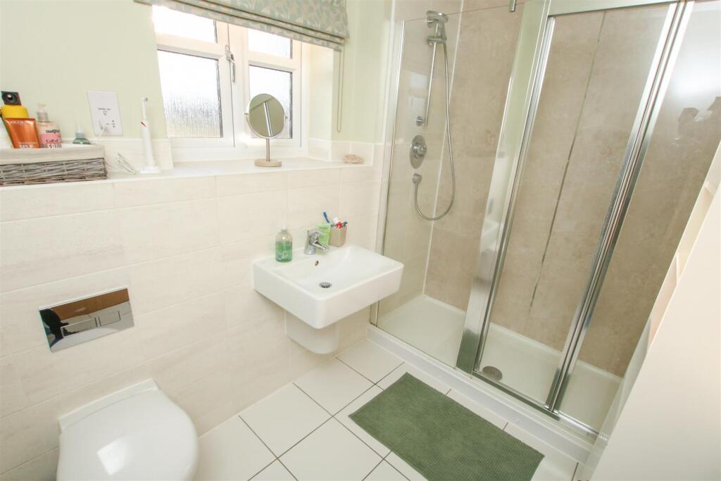 EN SUITE SHOWER ROOM