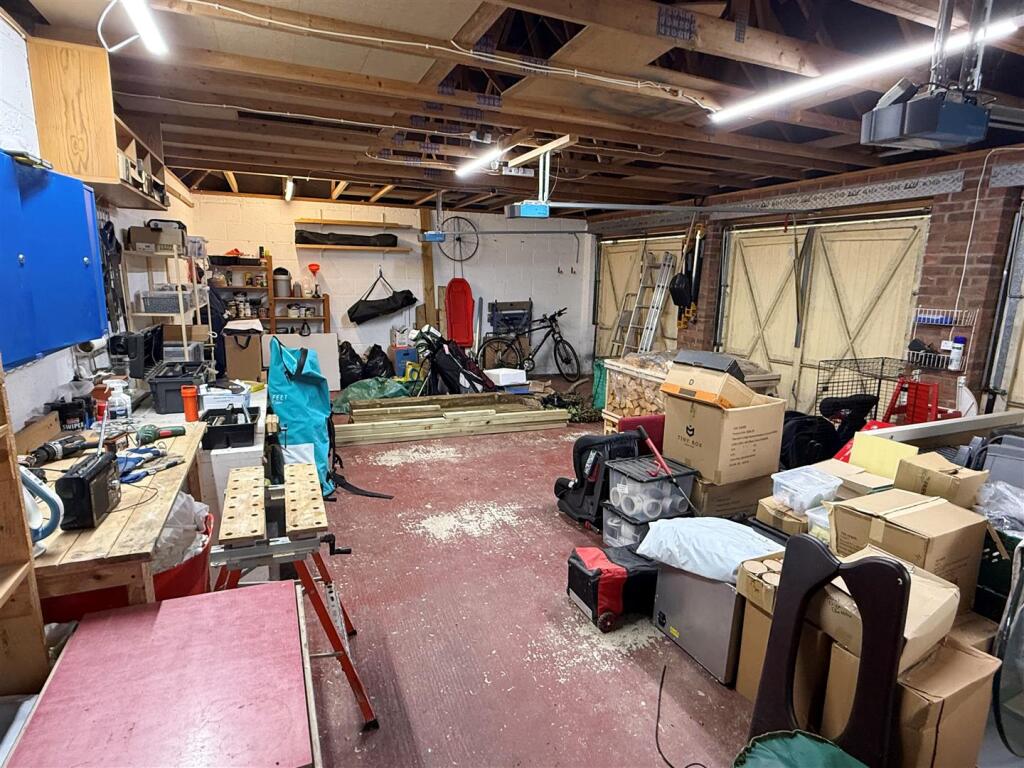 Garage 1.JPG