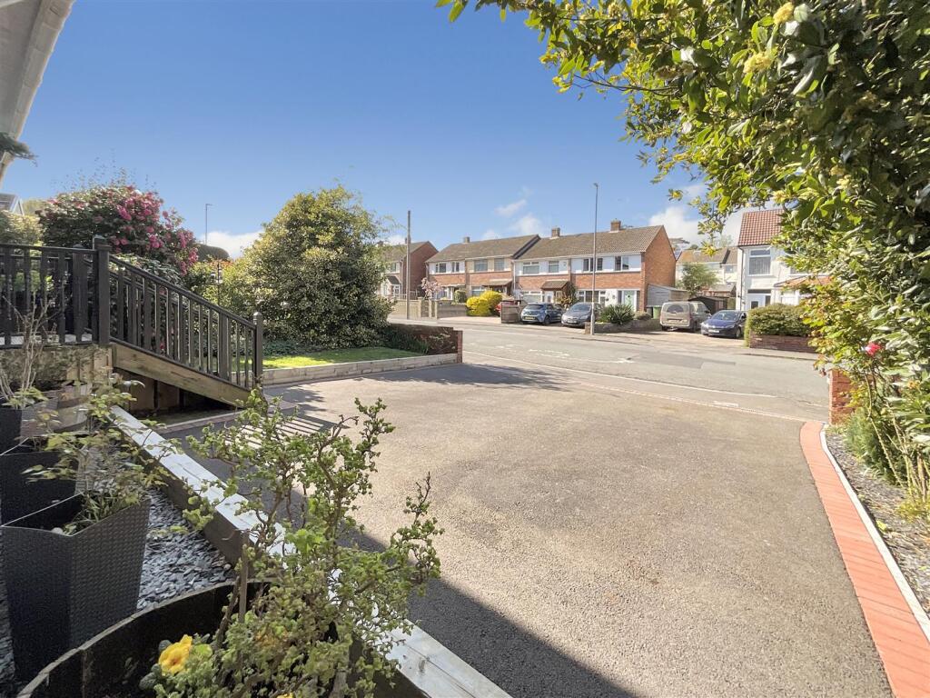 Front Garden/Driveway