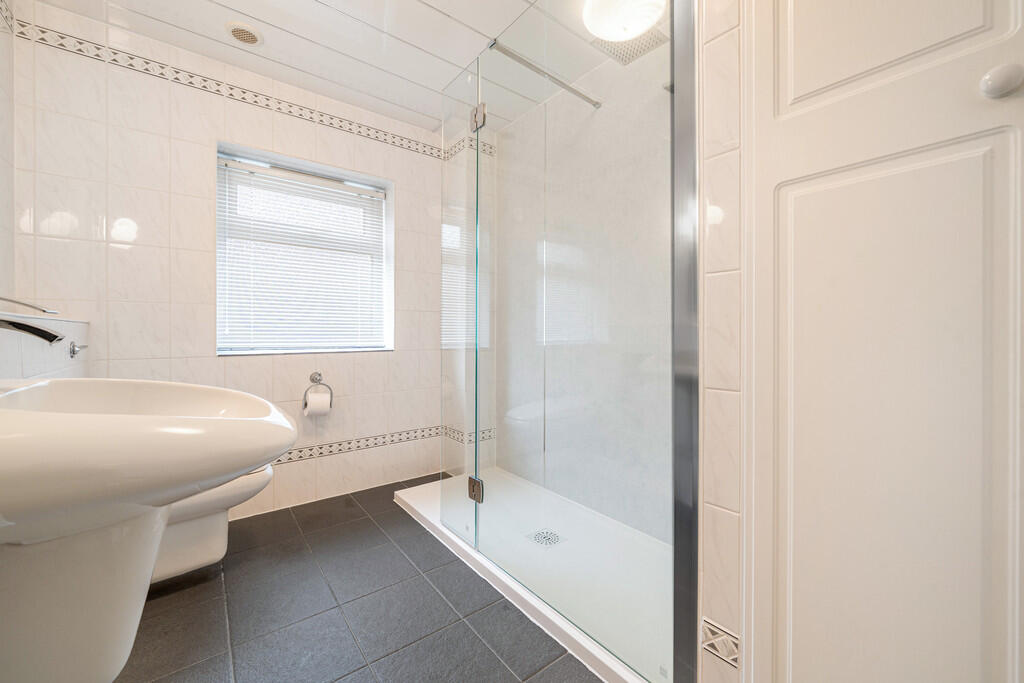 Modern Shower Roo...