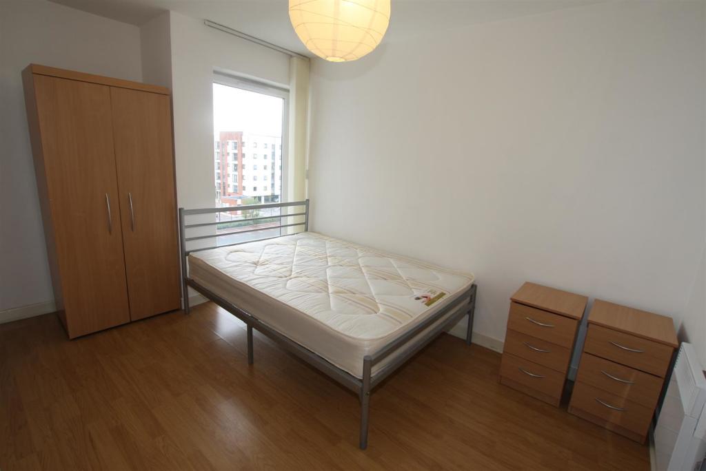 Bedroom 2.JPG