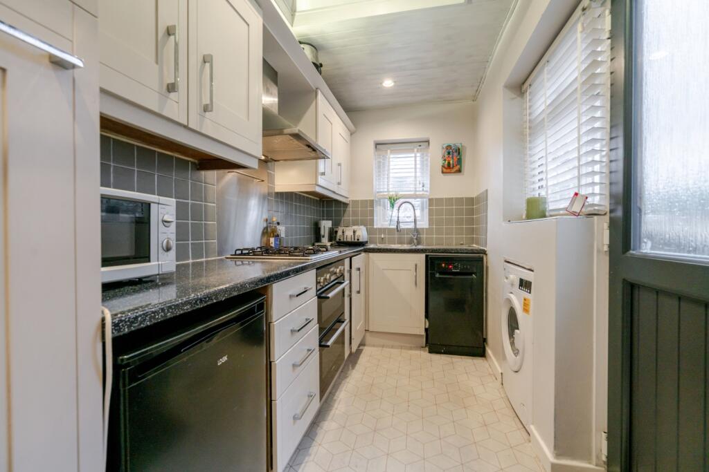 Somerset Place - Kitchen - EweMove Sale