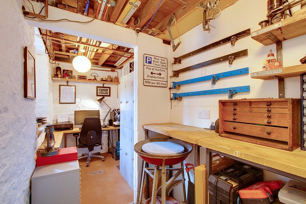 Workshop/office