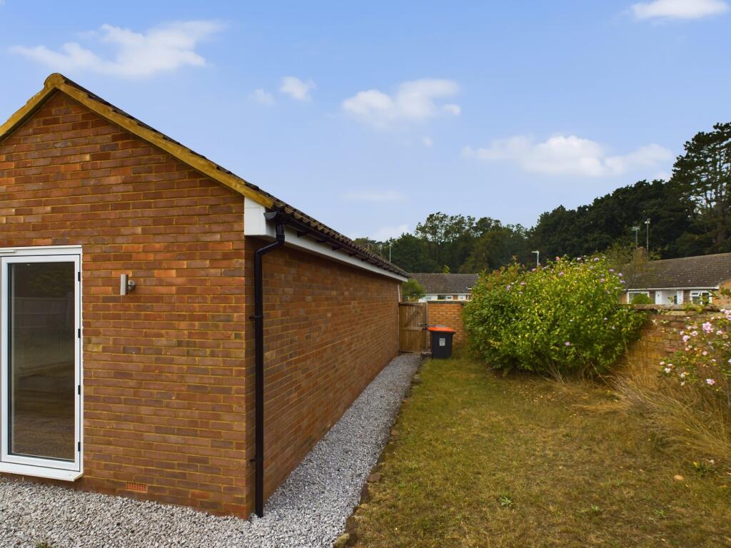 CAM04024G0-PR0011-STILL038