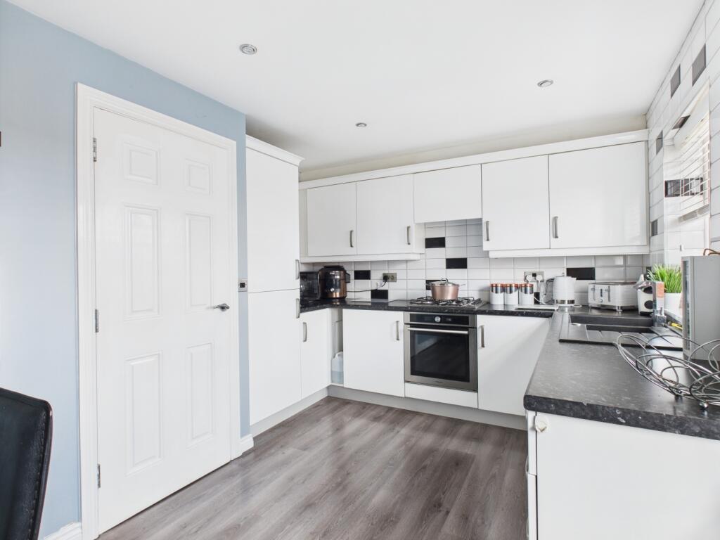 CAM03729G0-PR0088-STILL009