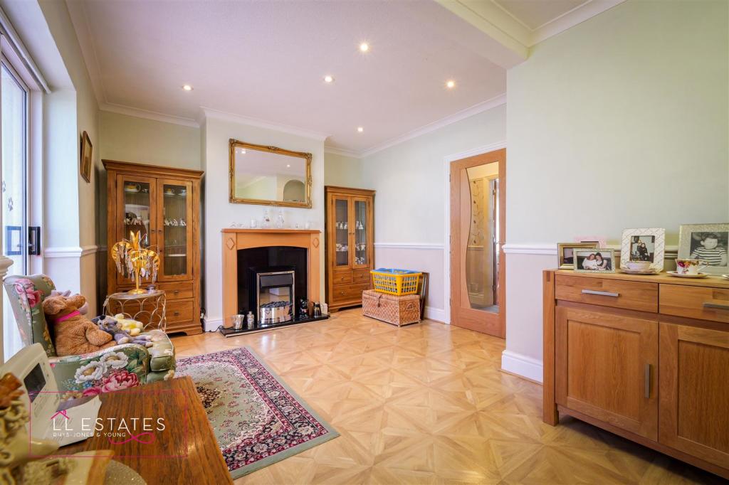 Dining Room.jpg