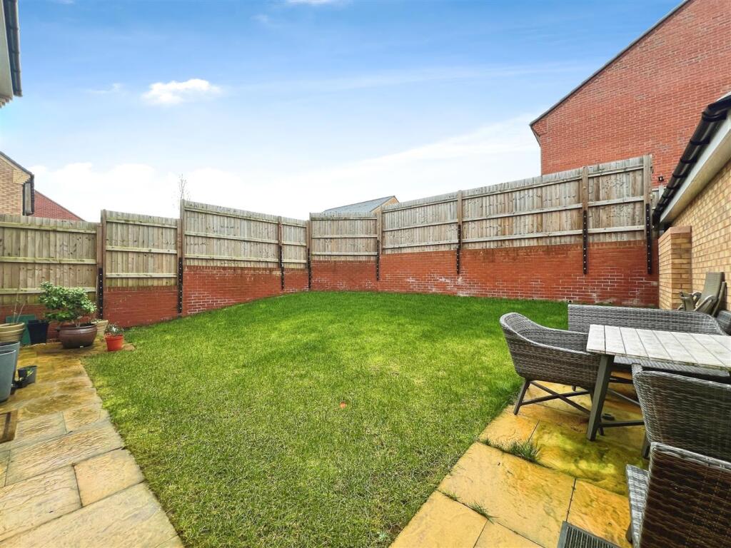 b47f4798-rear 20garden.jpg