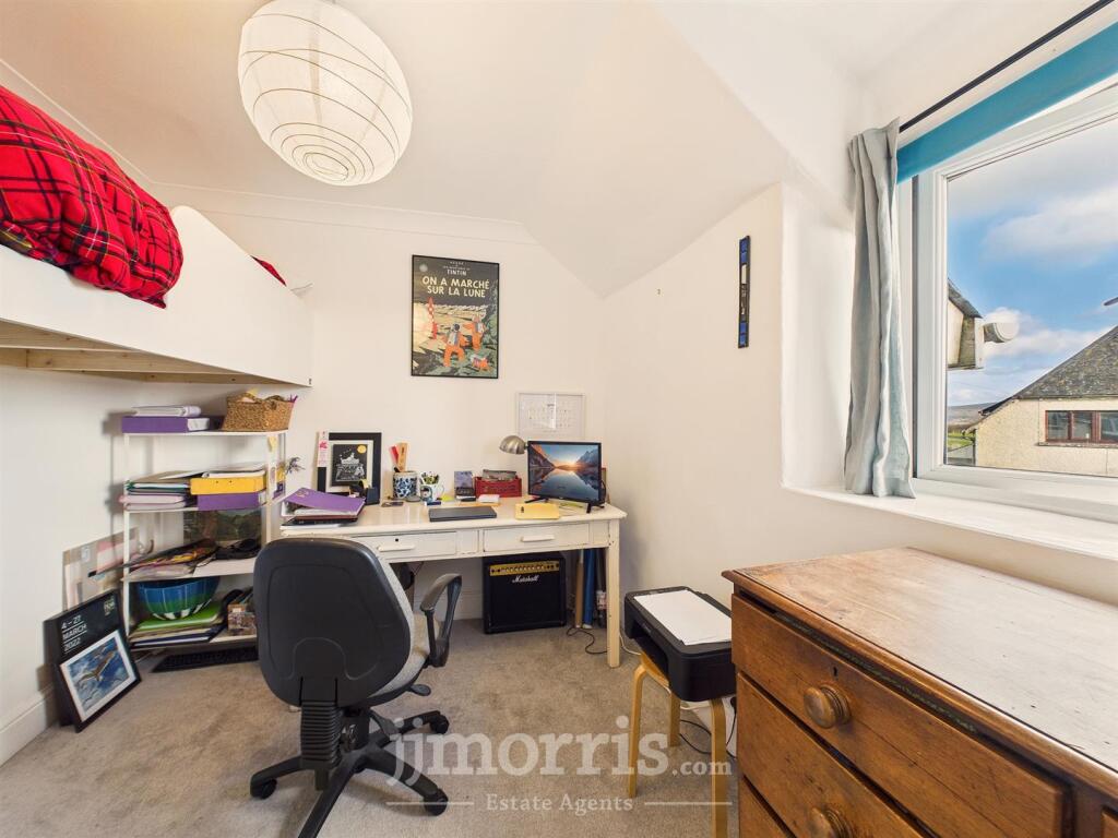 Bedroom 2 (REAR)