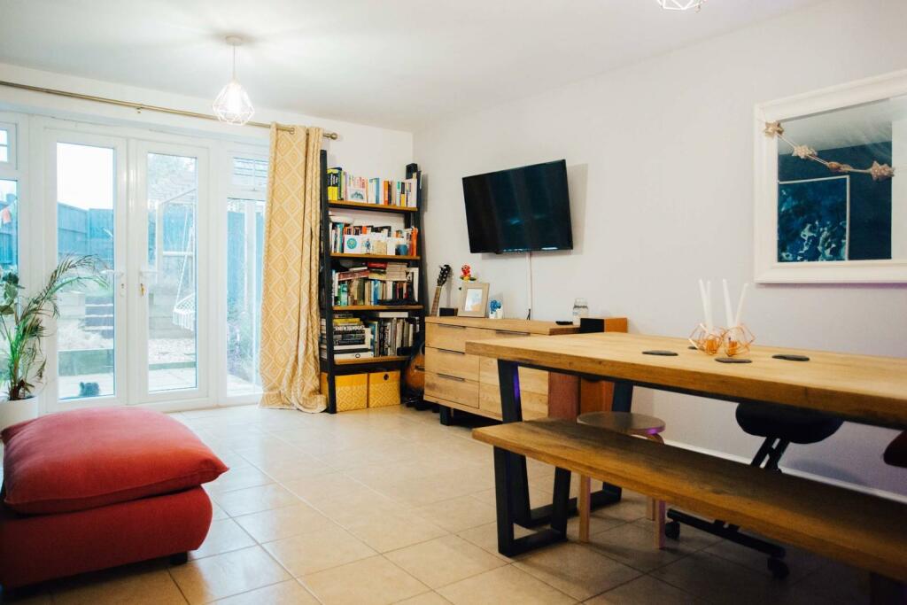 LIVING/DINING ROOM