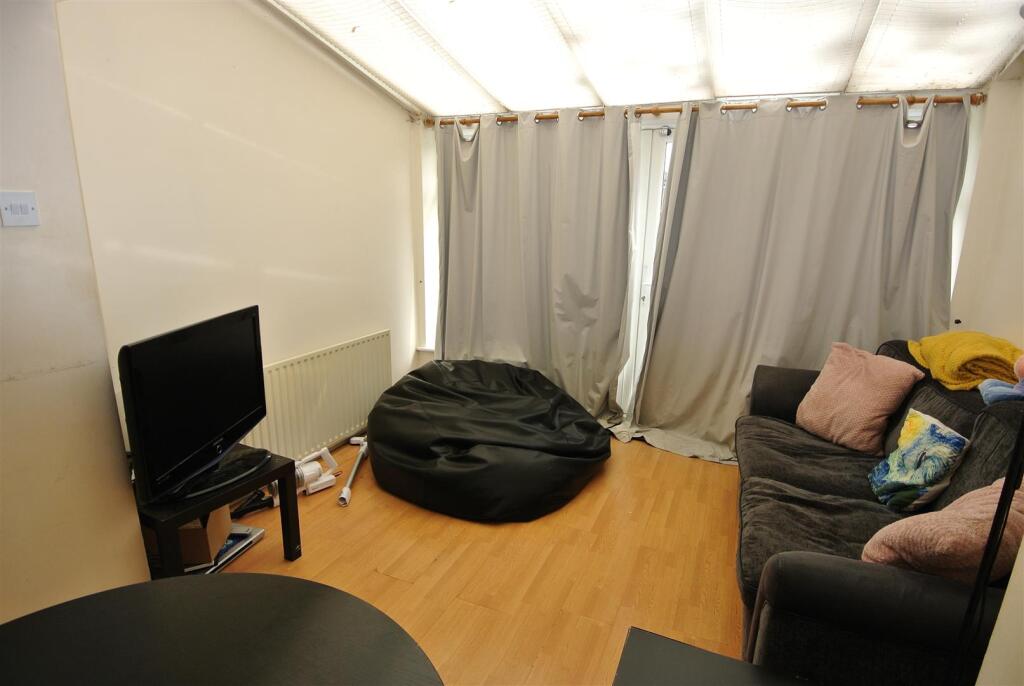 Conservatory Lounge area.JPG