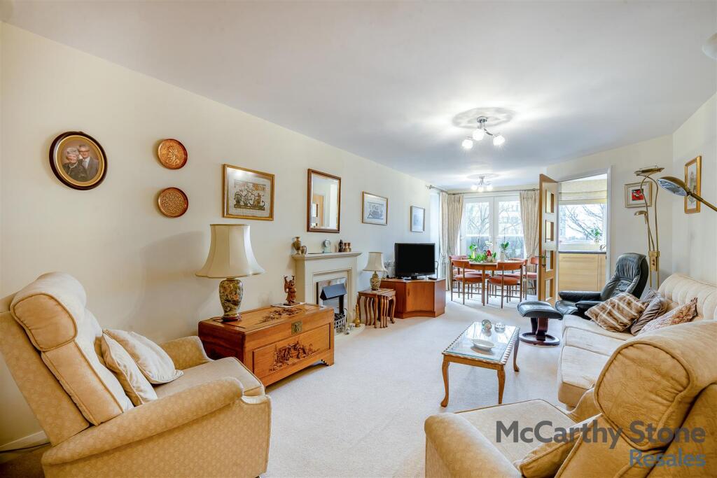 8636147-interior01.jpg