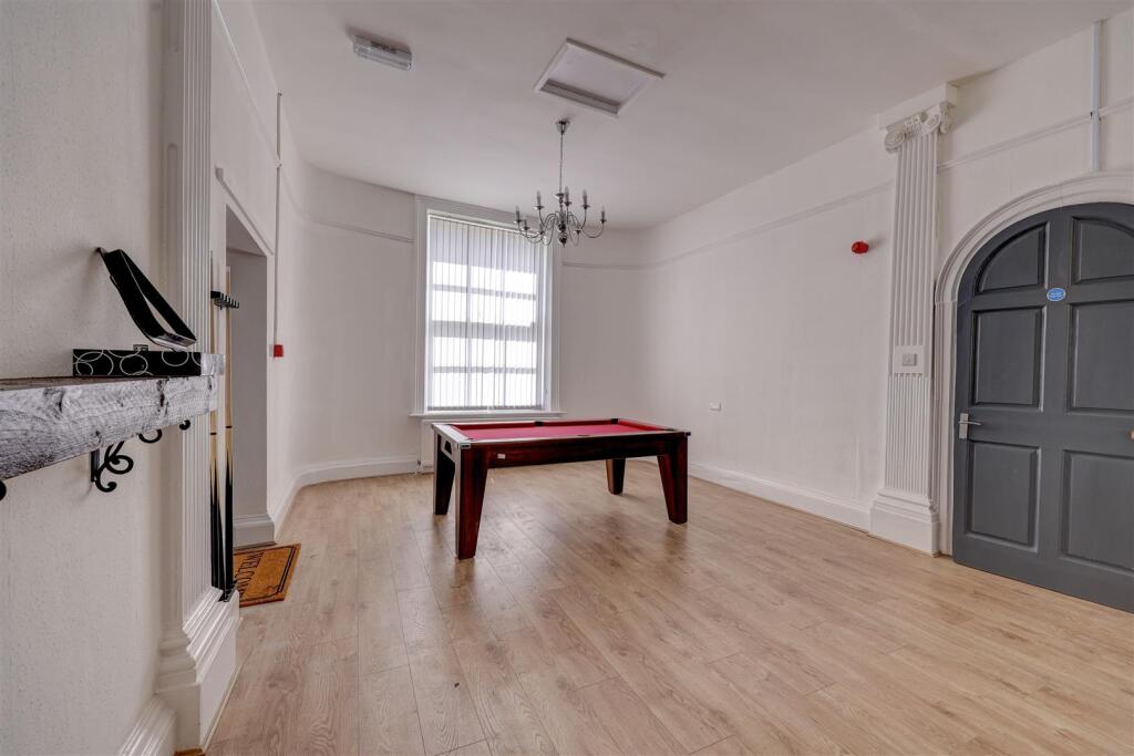 Communal Lounge 1.jpg