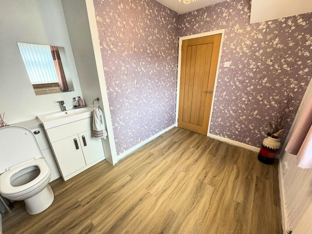 Bedroom with wc.JPG