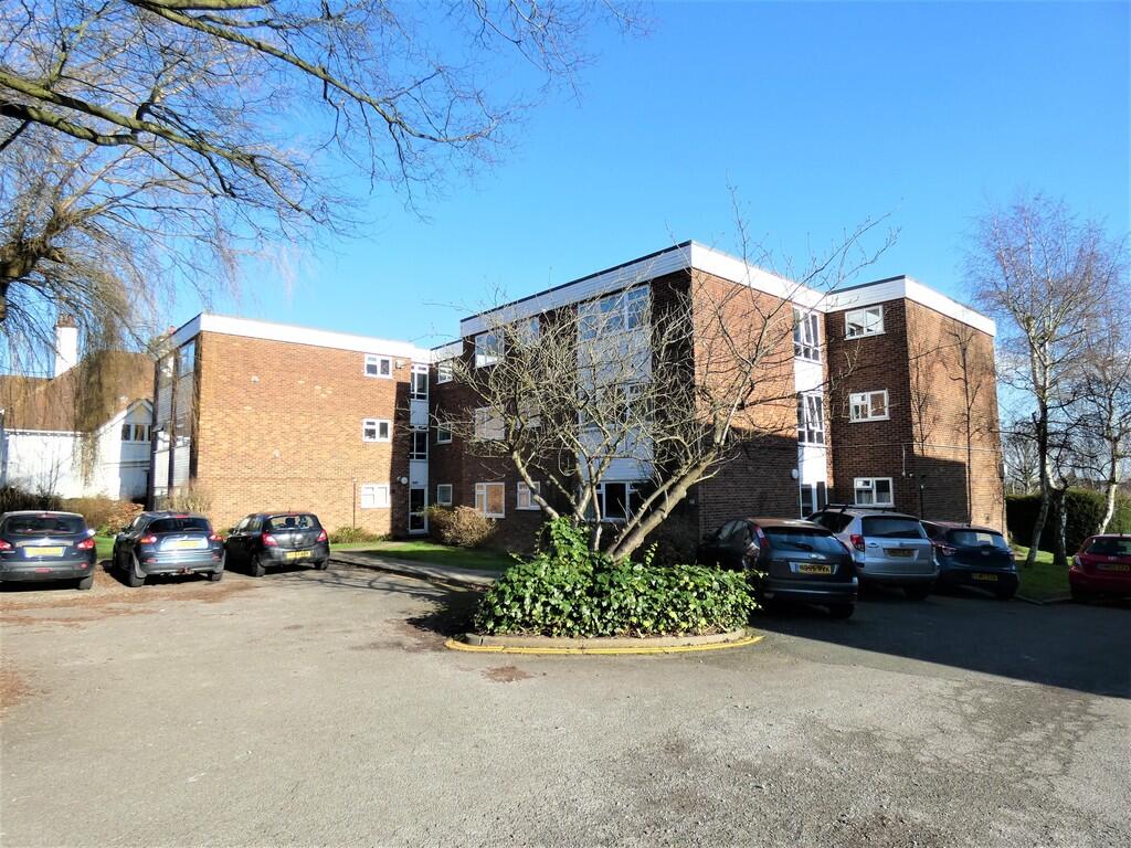 Eastbury Court En...