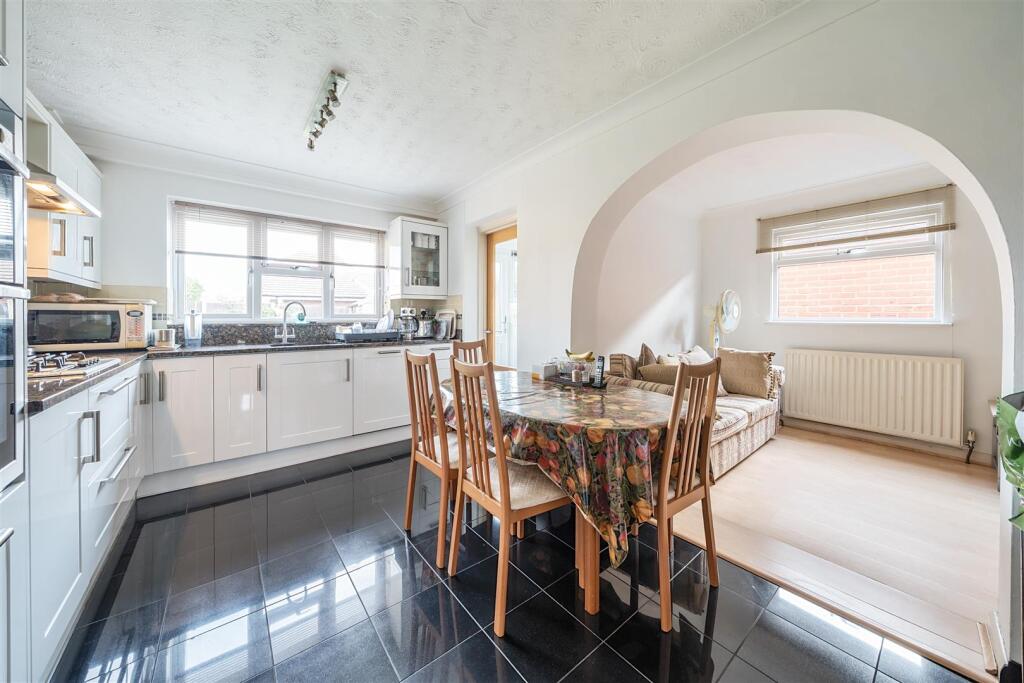 Kitchen/BreakfastArea