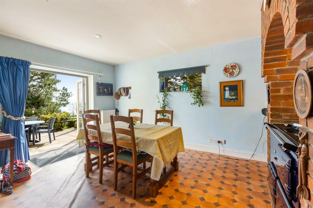 A23 - Strete, Wayside - 240403.jpg