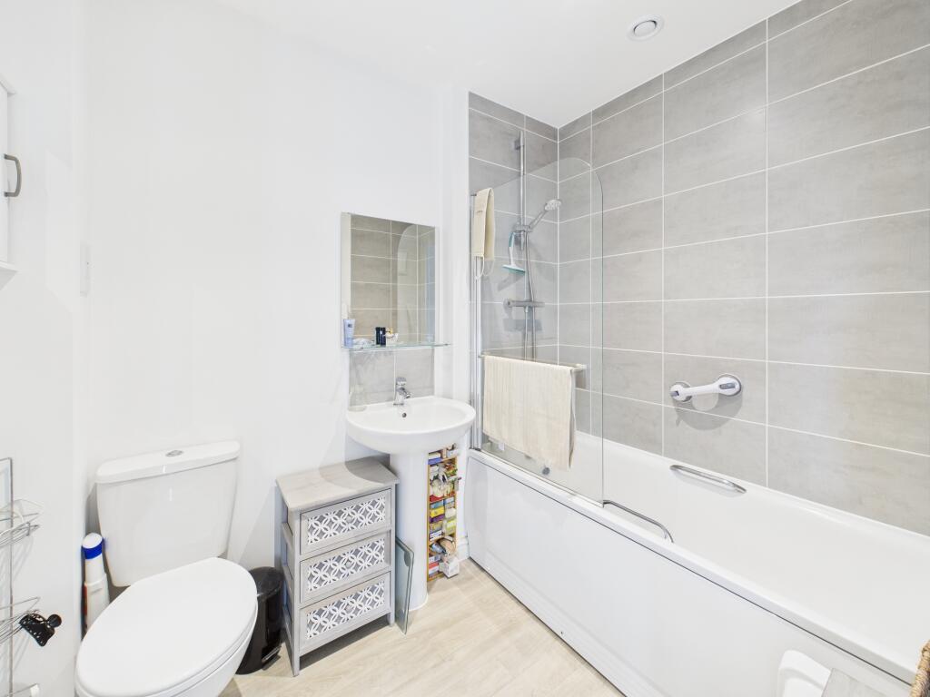 CAM05192G0-PR0179-STILL008