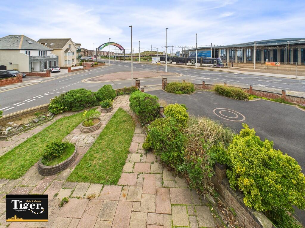 CAM02176G0-PR0611...