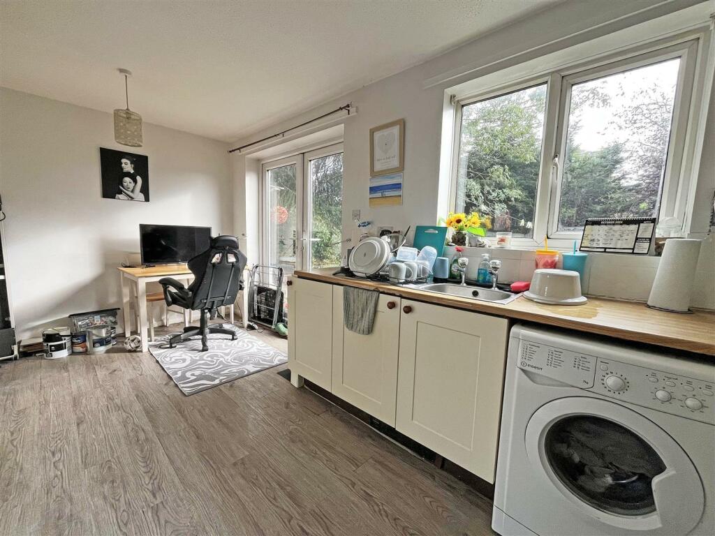 Kitchen 1.jpg