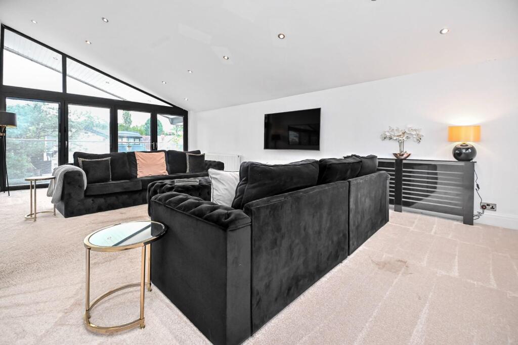 1 Woodstock Drive Lounge (2).jpg