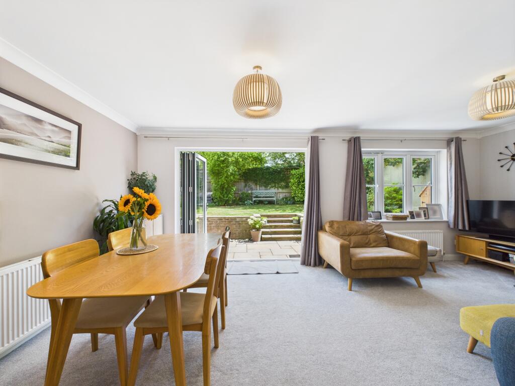 CAM02909G0-PR0450-STILL007