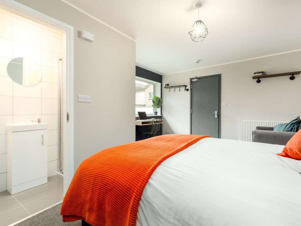 Bedroom 9 Annex.jpg
