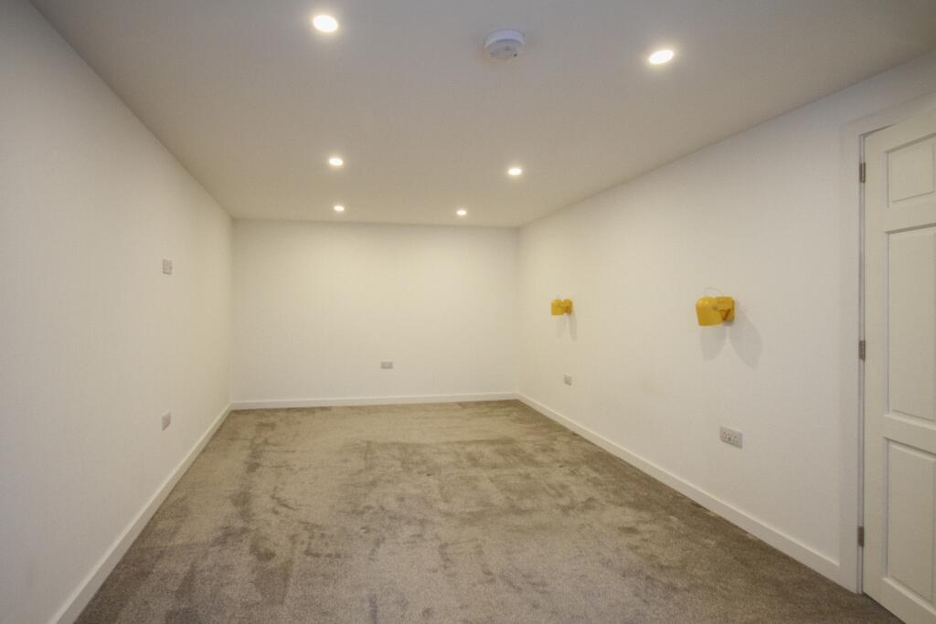 To Book A Viewing Call TPS Lostwithiel on 01208 87