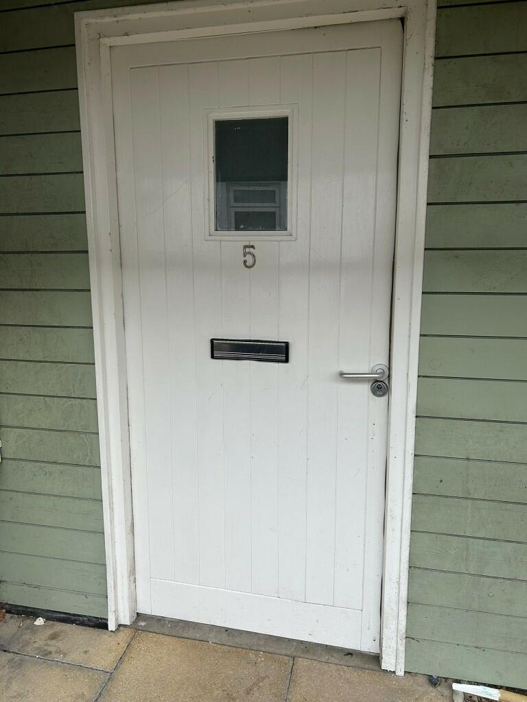 Robinson Close, CH3