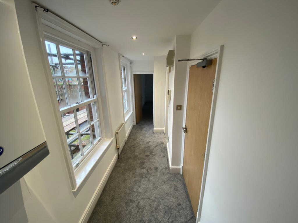 Flat 5, 39 West Cliff