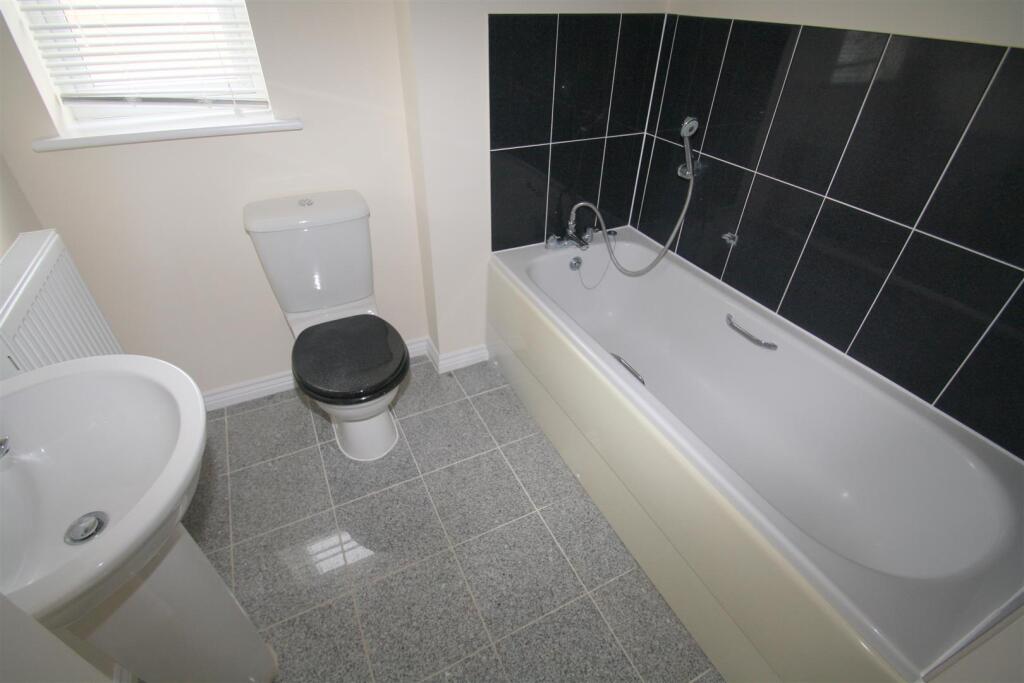 Family Bathroom.JPG