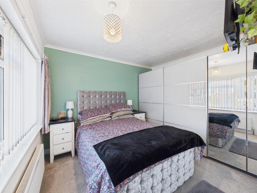 Bedroom: